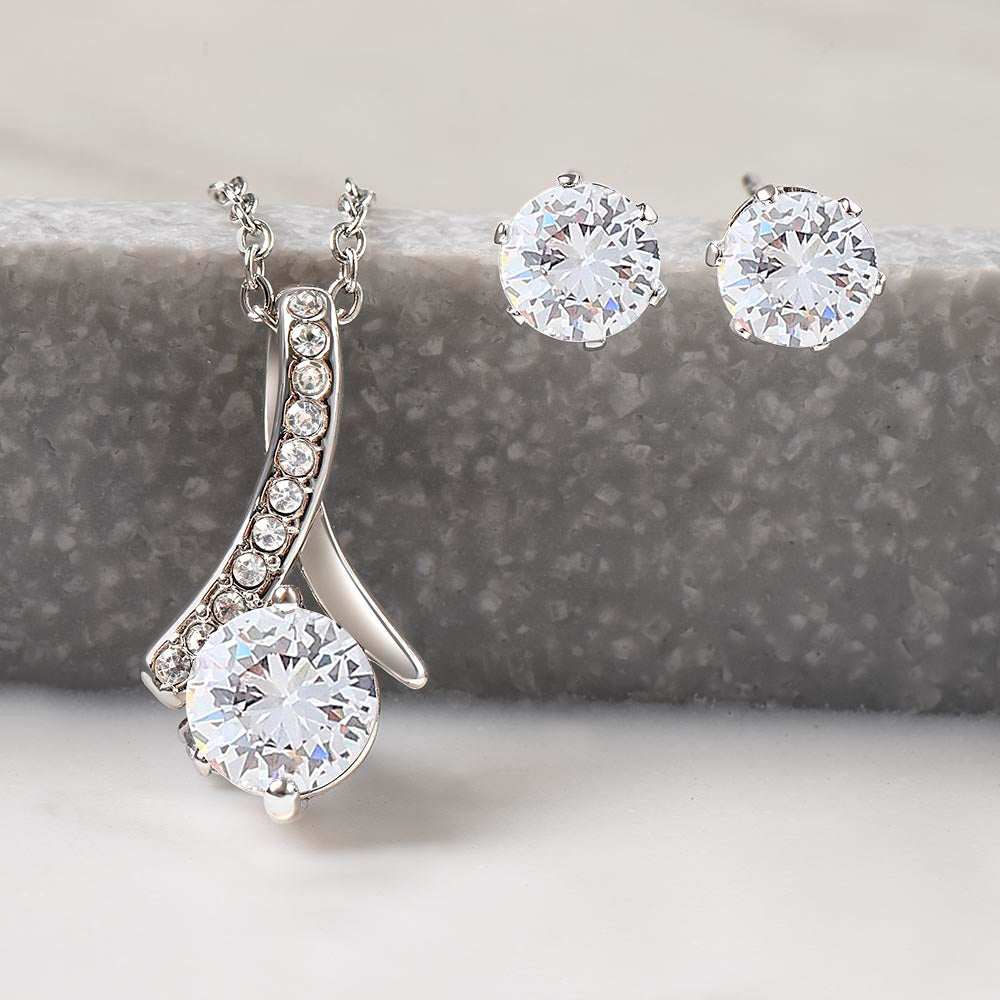 Alluring Beauty Necklace -